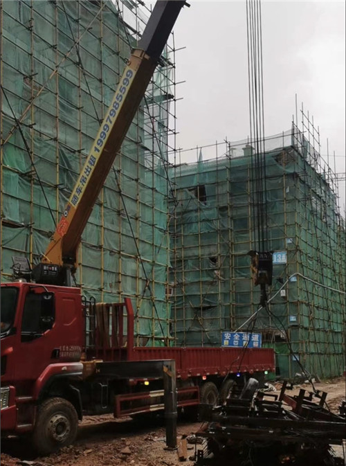 城子河区“慢工细活”—— 吊车的 “微动控制” 技术